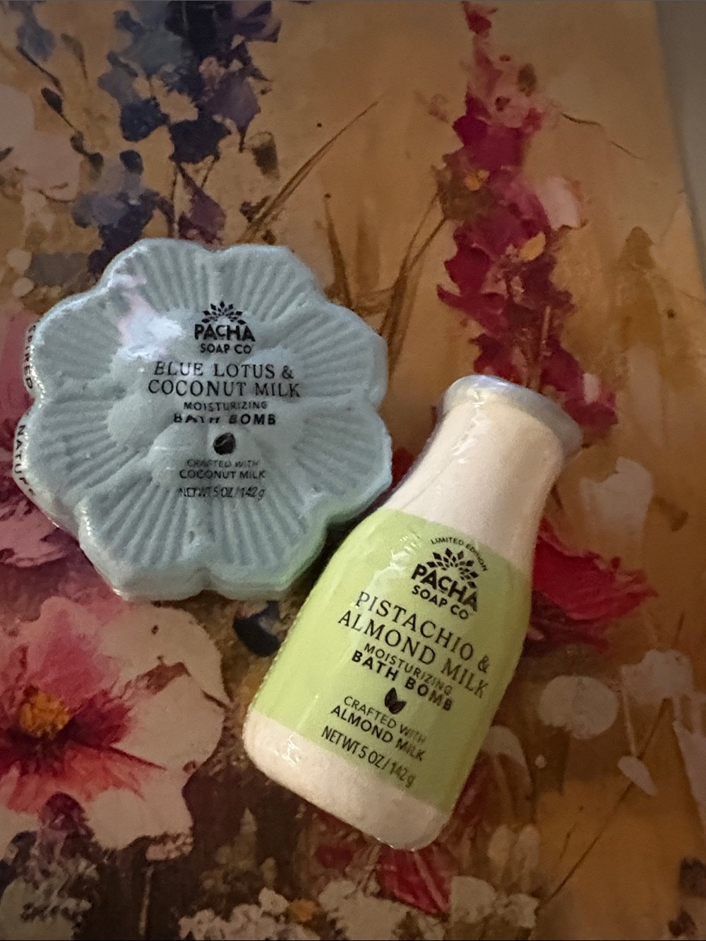 Pistachio & Almond Milk Moisturizing Bath Bomb - Green
